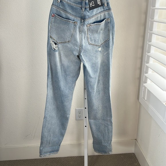 BDG Mom high-rise distressed jeans jeans. Size 25. Retails $69 NWT. - Picture 13 of 17